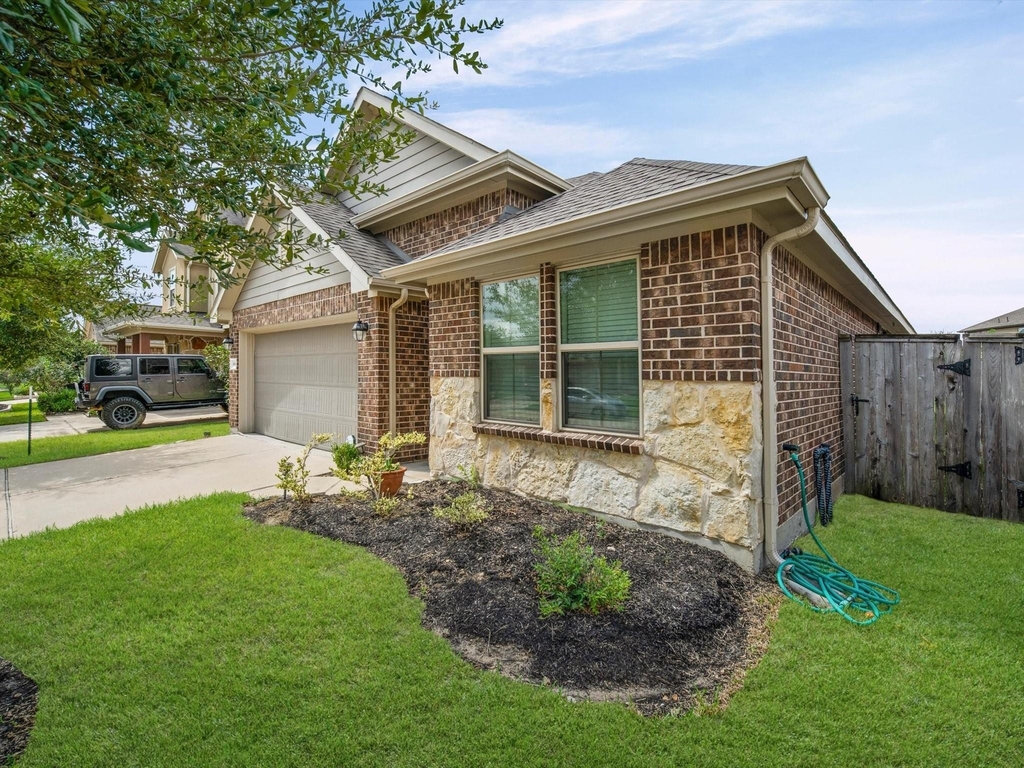 8915 English Manor Drive - Photo 2