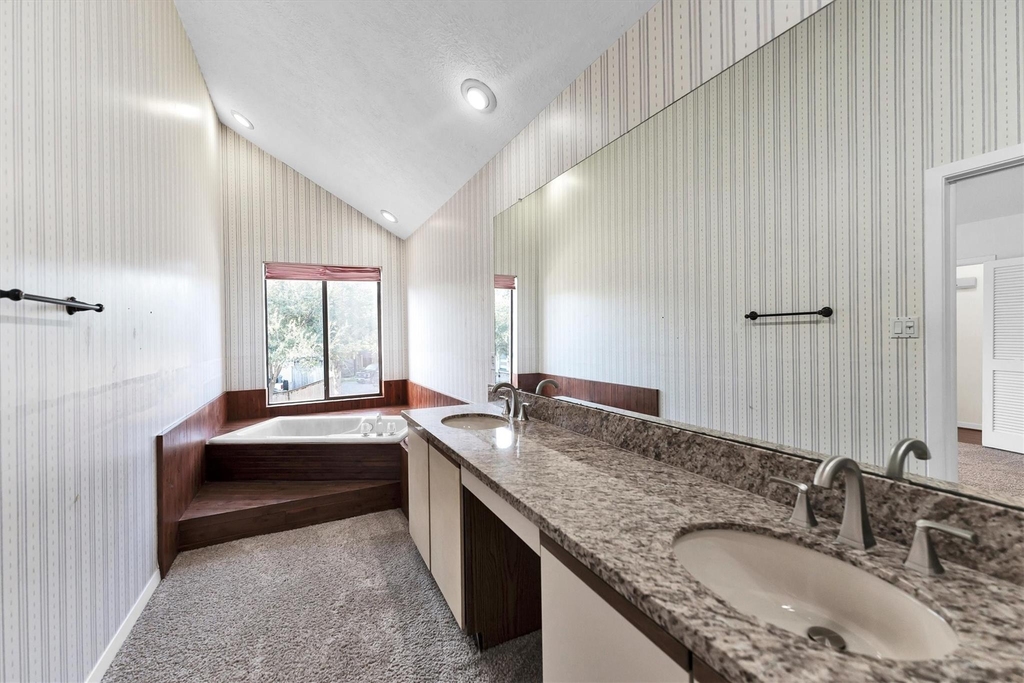 109 W 10th Street W - Photo 16