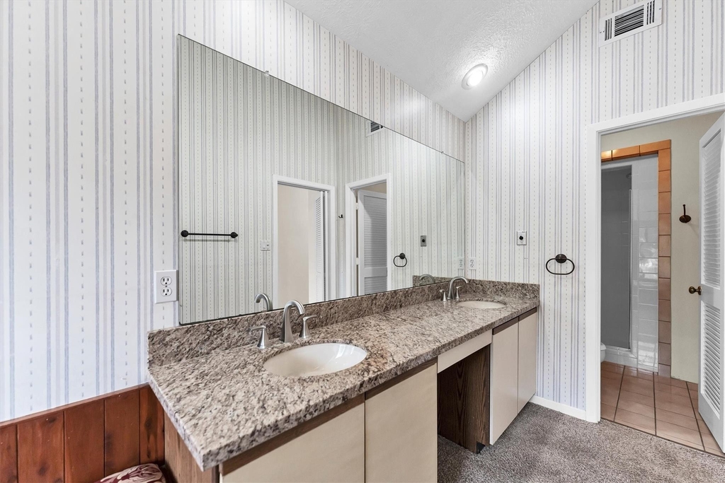109 W 10th Street W - Photo 18