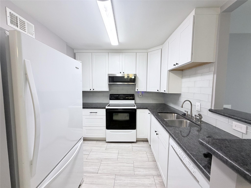 9031 Gaylord Street - Photo 5