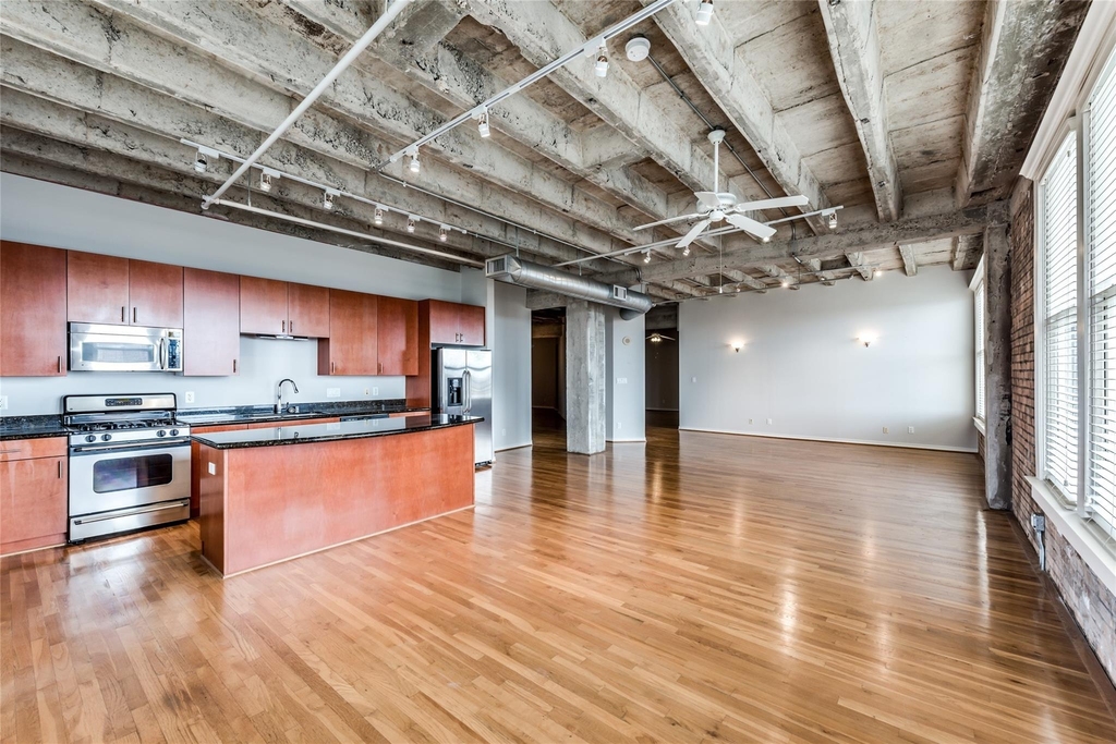 201 Main Street - Photo 3