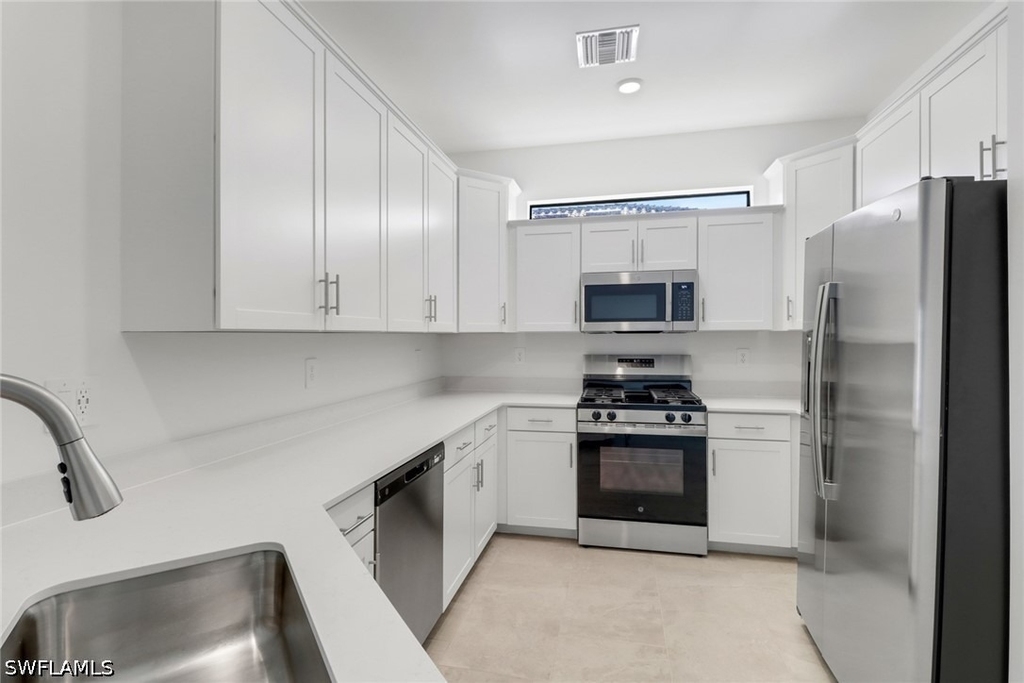 19728 Hinkley Drive - Photo 4