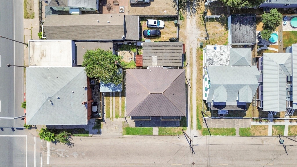 915 8th Street - Photo 45