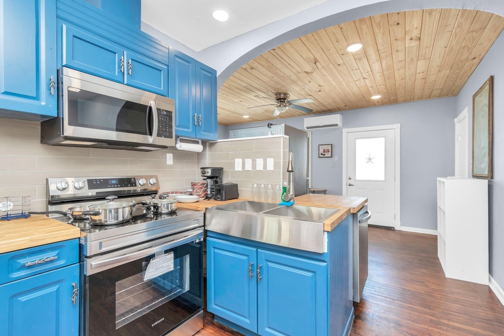 915 8th Street - Photo 22