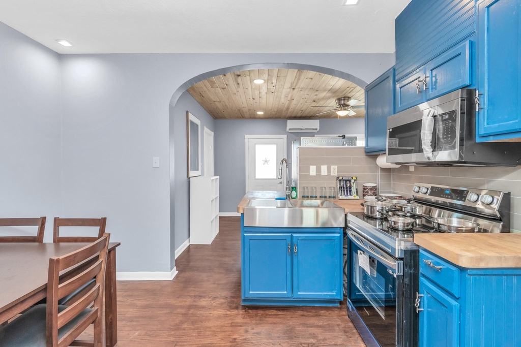 915 8th Street - Photo 23