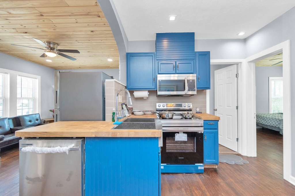 915 8th Street - Photo 17