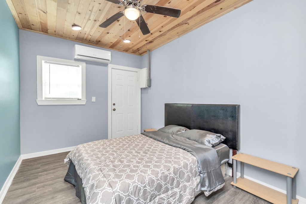 915 8th Street - Photo 28