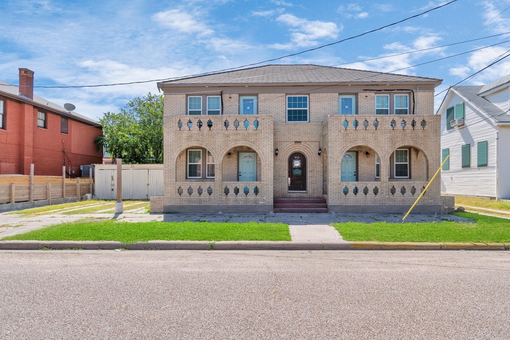 915 8th Street - Photo 2