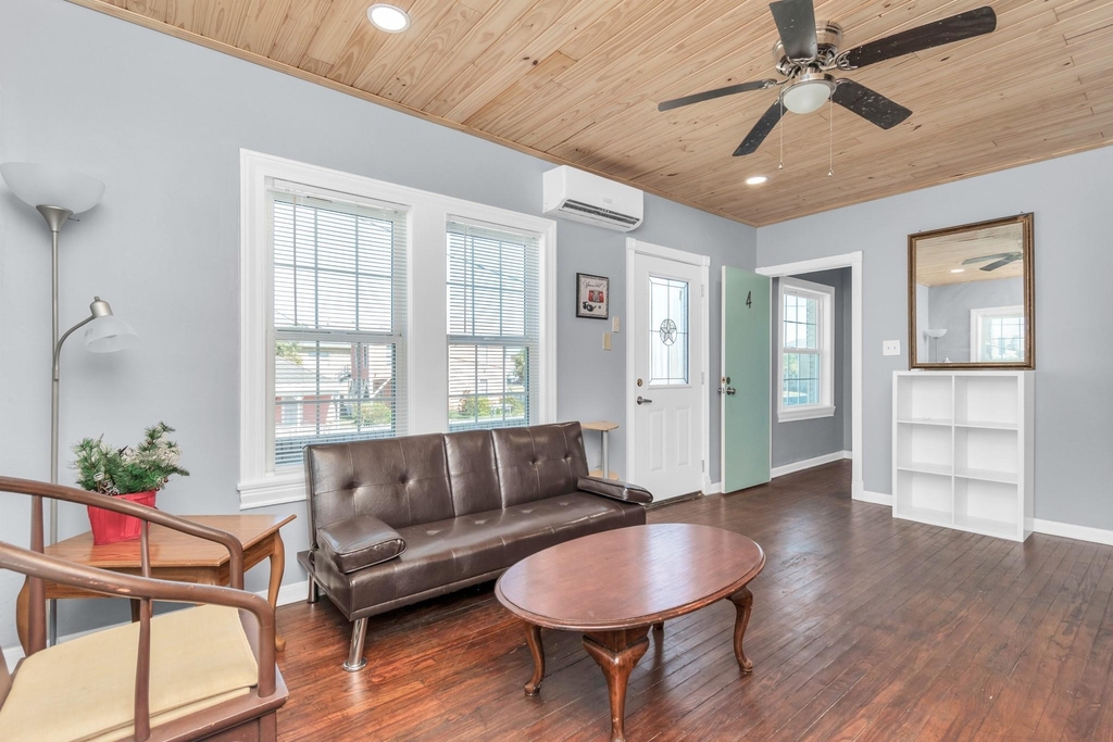915 8th Street - Photo 8