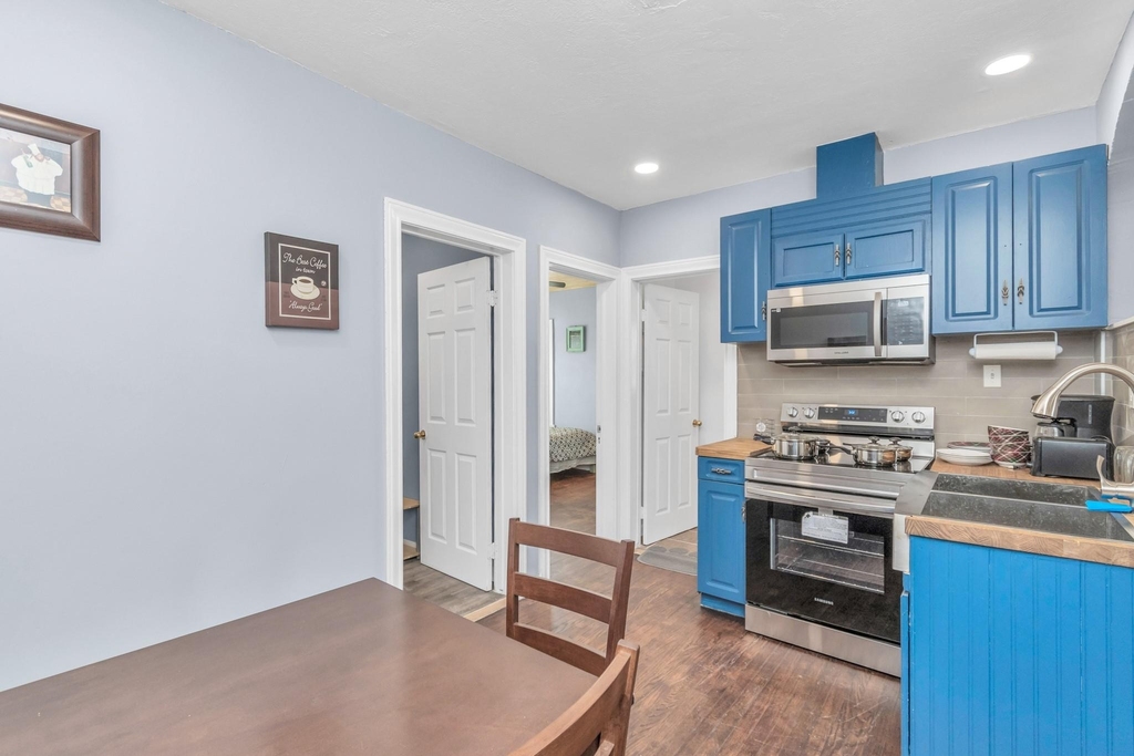 915 8th Street - Photo 25