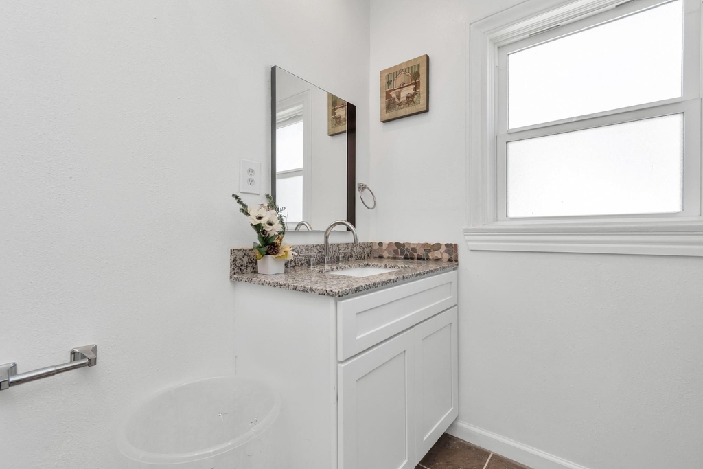 915 8th Street - Photo 30
