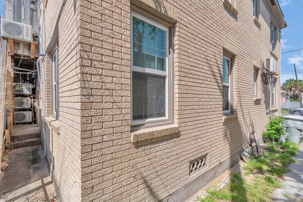 915 8th Street - Photo 44