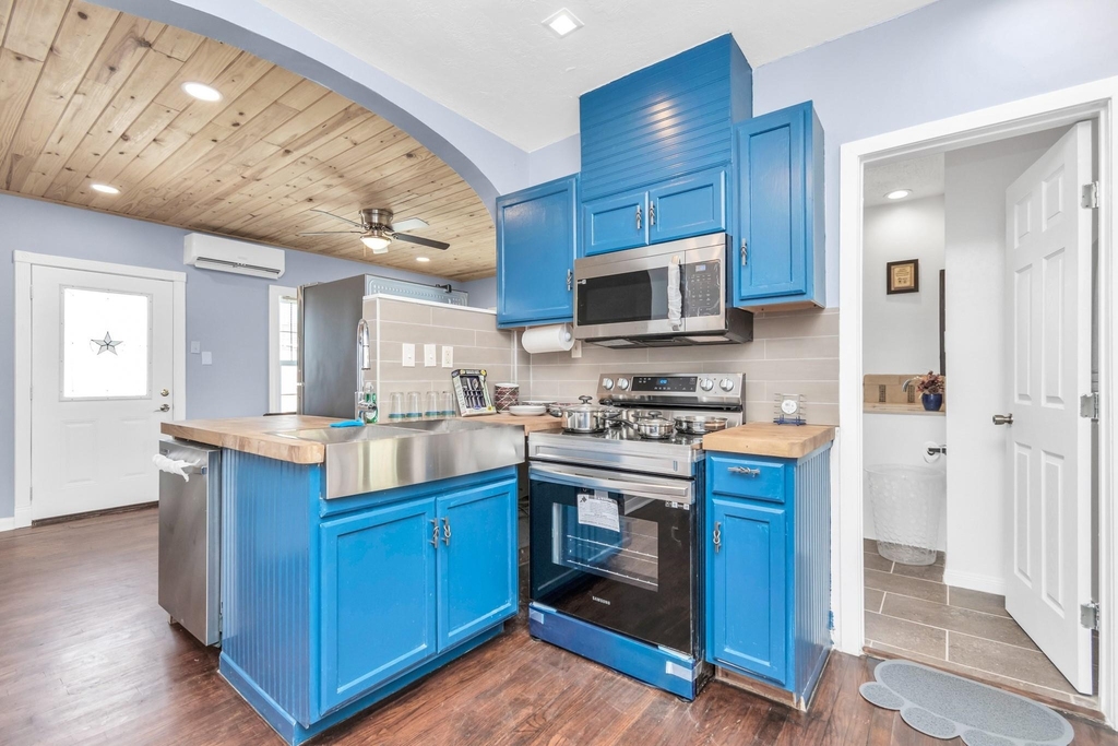 915 8th Street - Photo 21