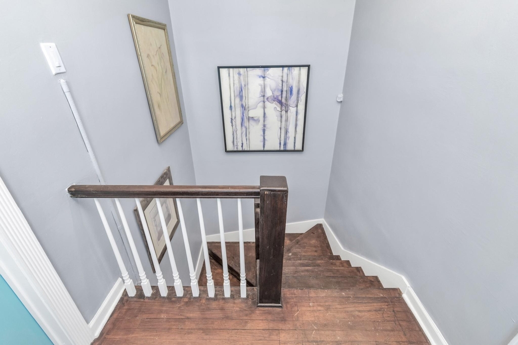 915 8th Street - Photo 37