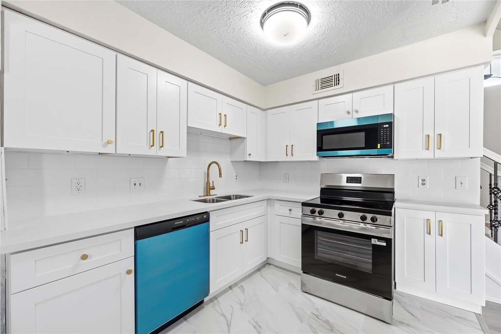 7526 Gulfbriar Place - Photo 8