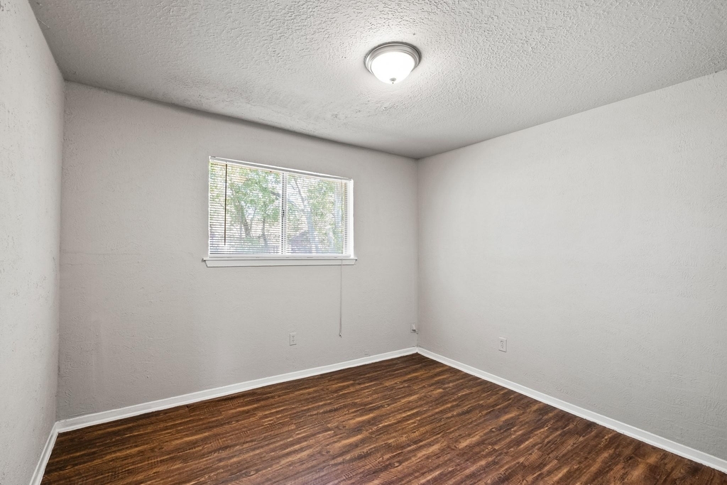 5023 Shorehaven Circle - Photo 5