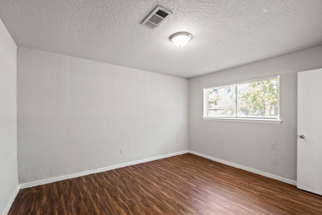5023 Shorehaven Circle - Photo 1