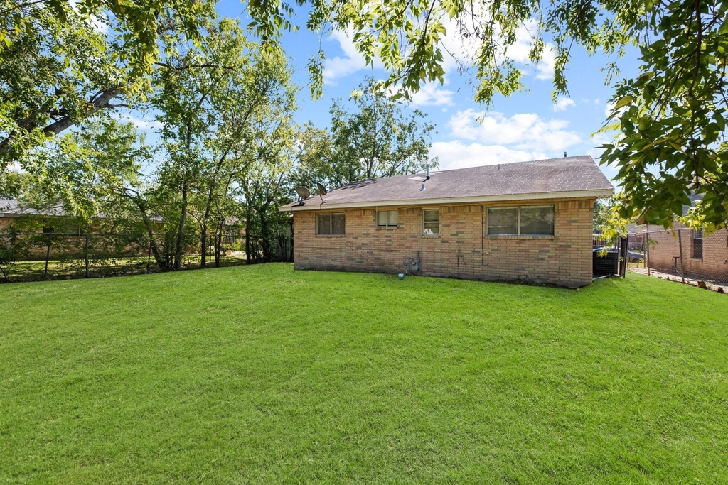 5023 Shorehaven Circle - Photo 10
