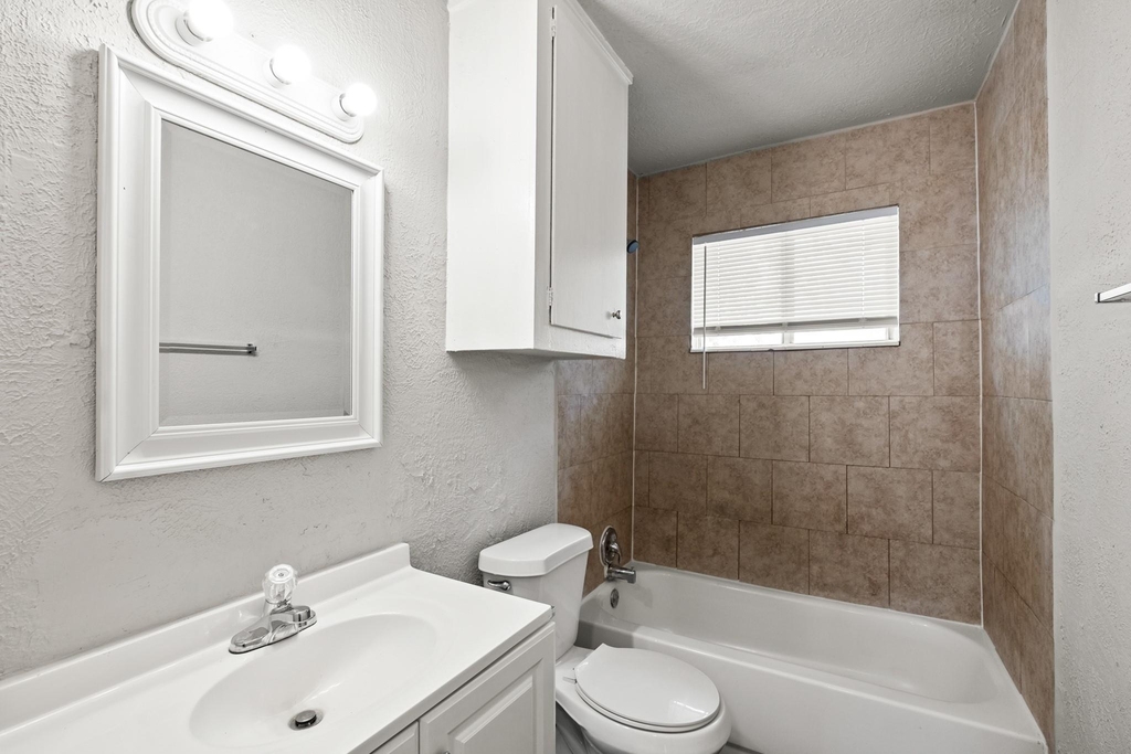 5023 Shorehaven Circle - Photo 7