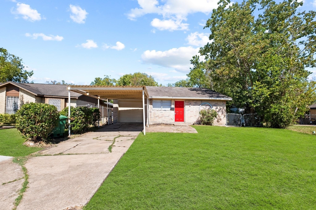 5023 Shorehaven Circle - Photo 0