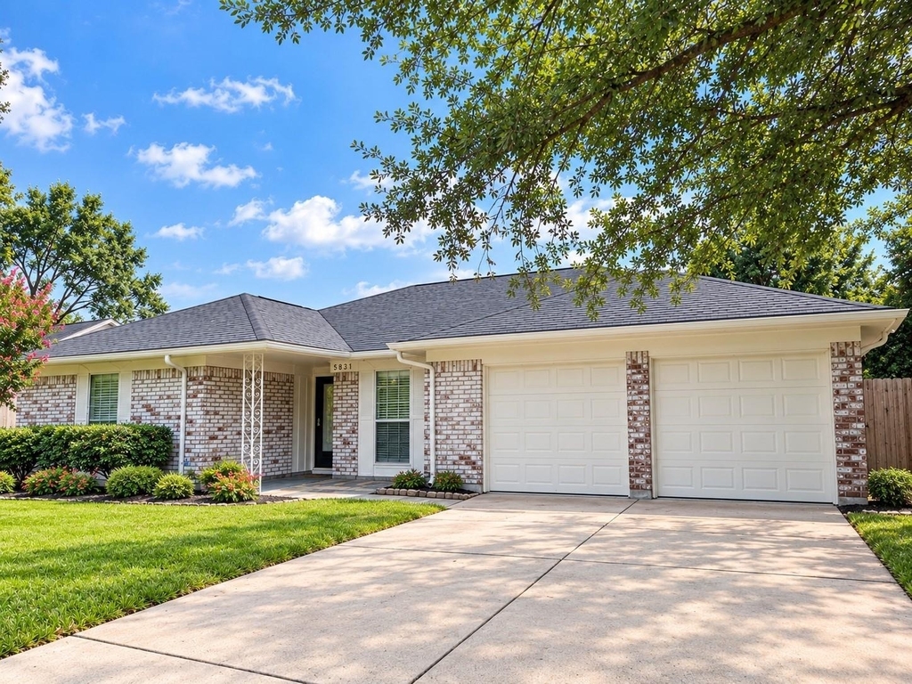 8831 Hendon Ln - Photo 0