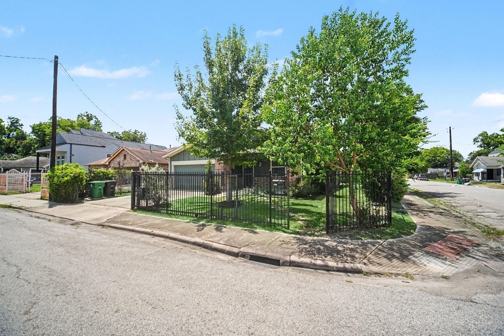 3413 Omega Street - Photo 27