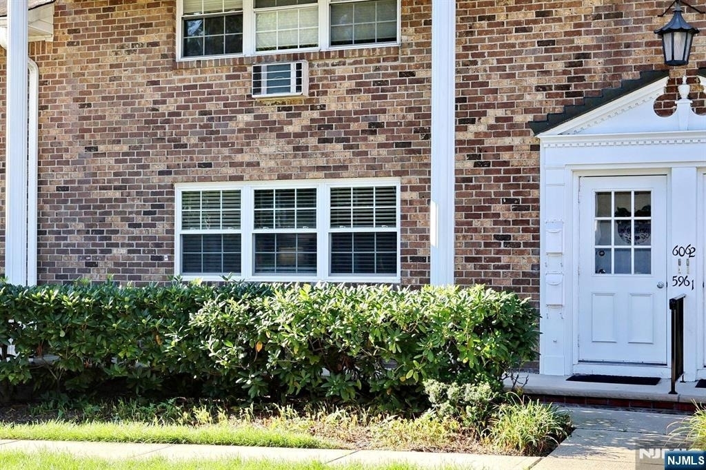66 S Franklin - Photo 3