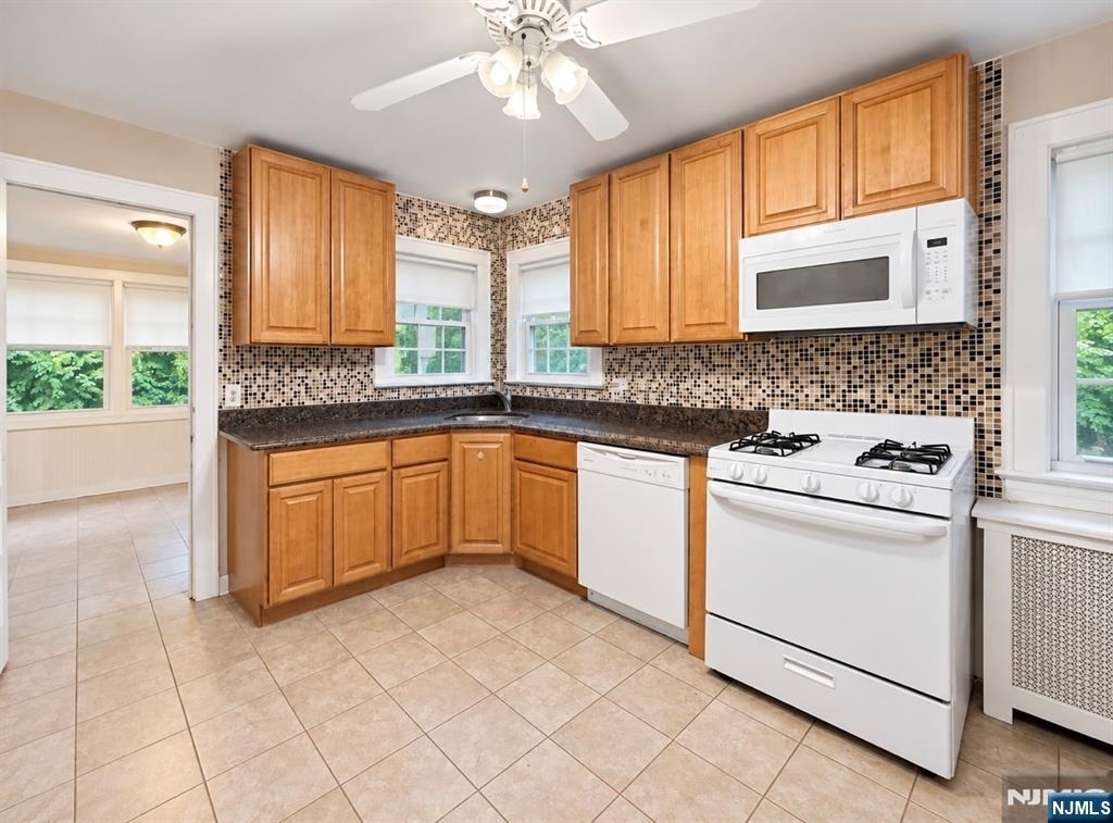 98 Farview - Photo 3
