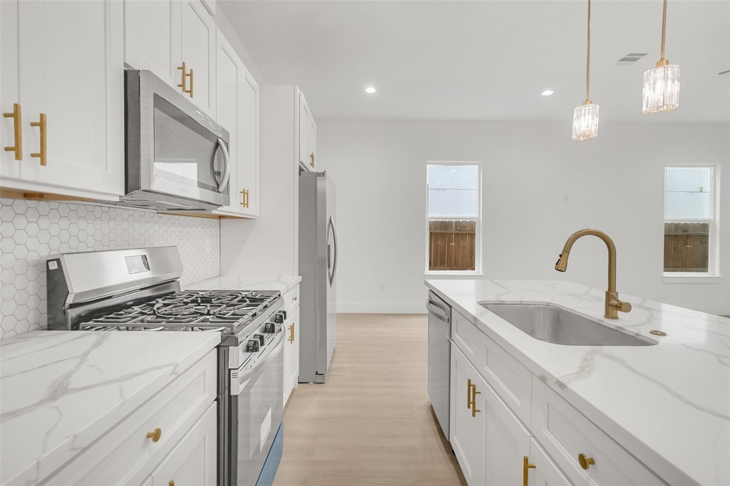 3824 Lynnfield Street - Photo 1