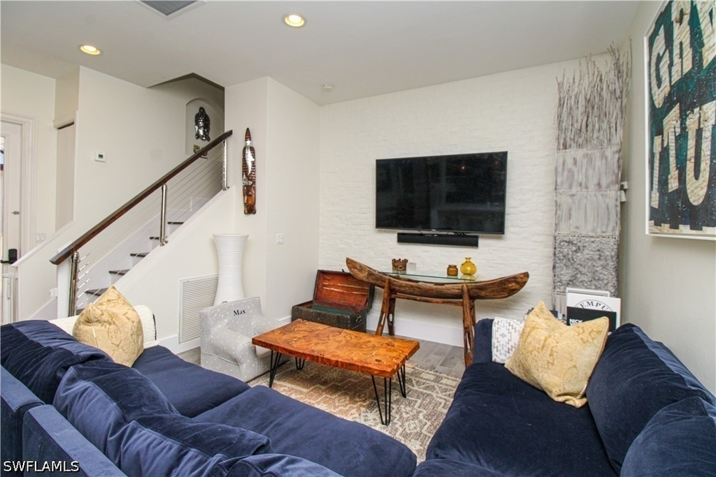 647 110th Avenue N - Photo 31
