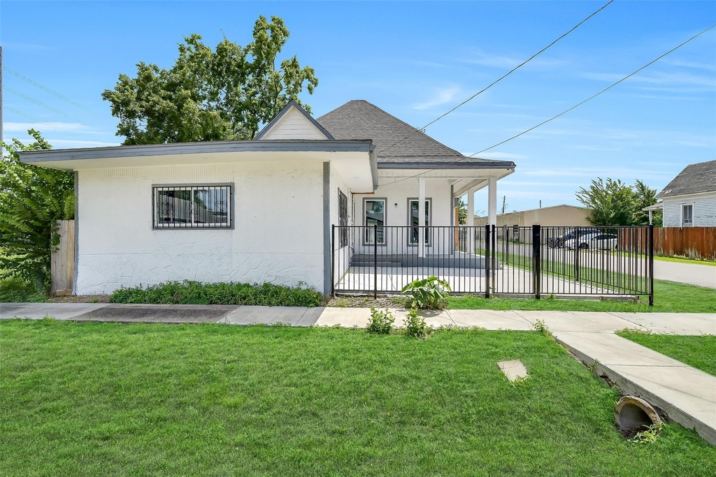 1912 Gentry Street - Photo 1