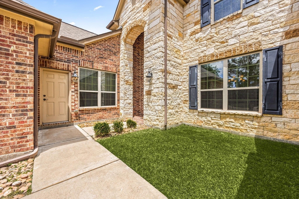 9338 Taylor Cliff Lane - Photo 4