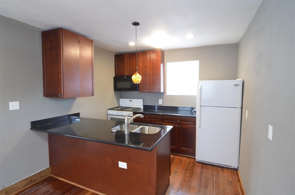 2123 Marion Street - Photo 17