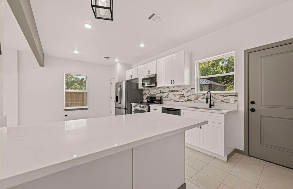 8306 Tidwell Road - Photo 7