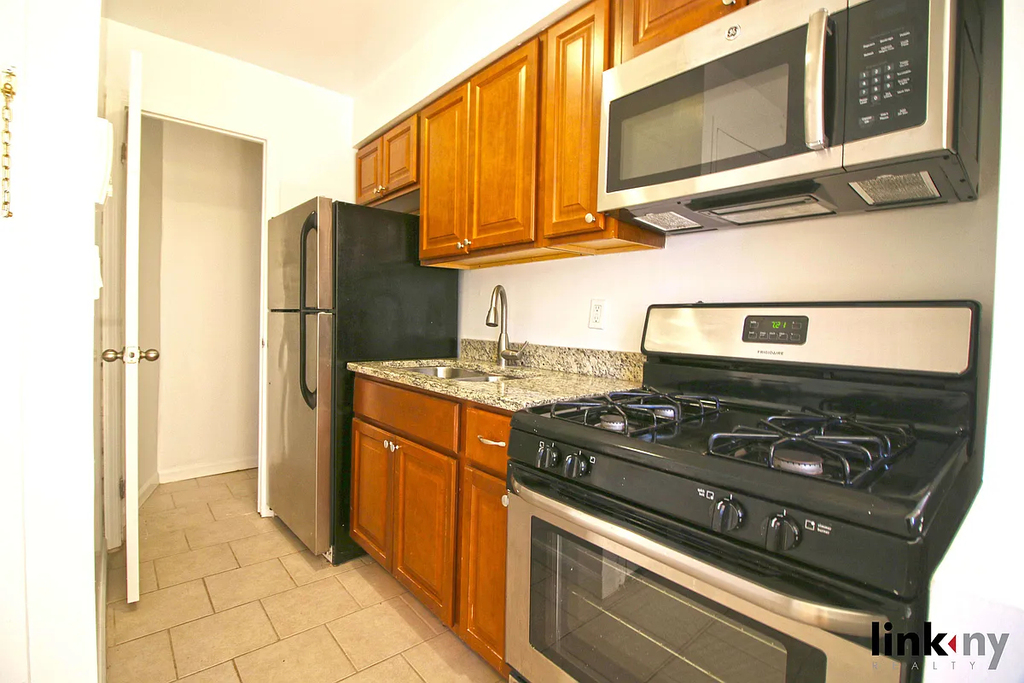 147-27 72nd Road - Photo 6