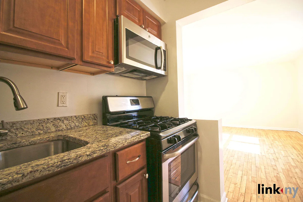 147-27 72nd Road - Photo 7