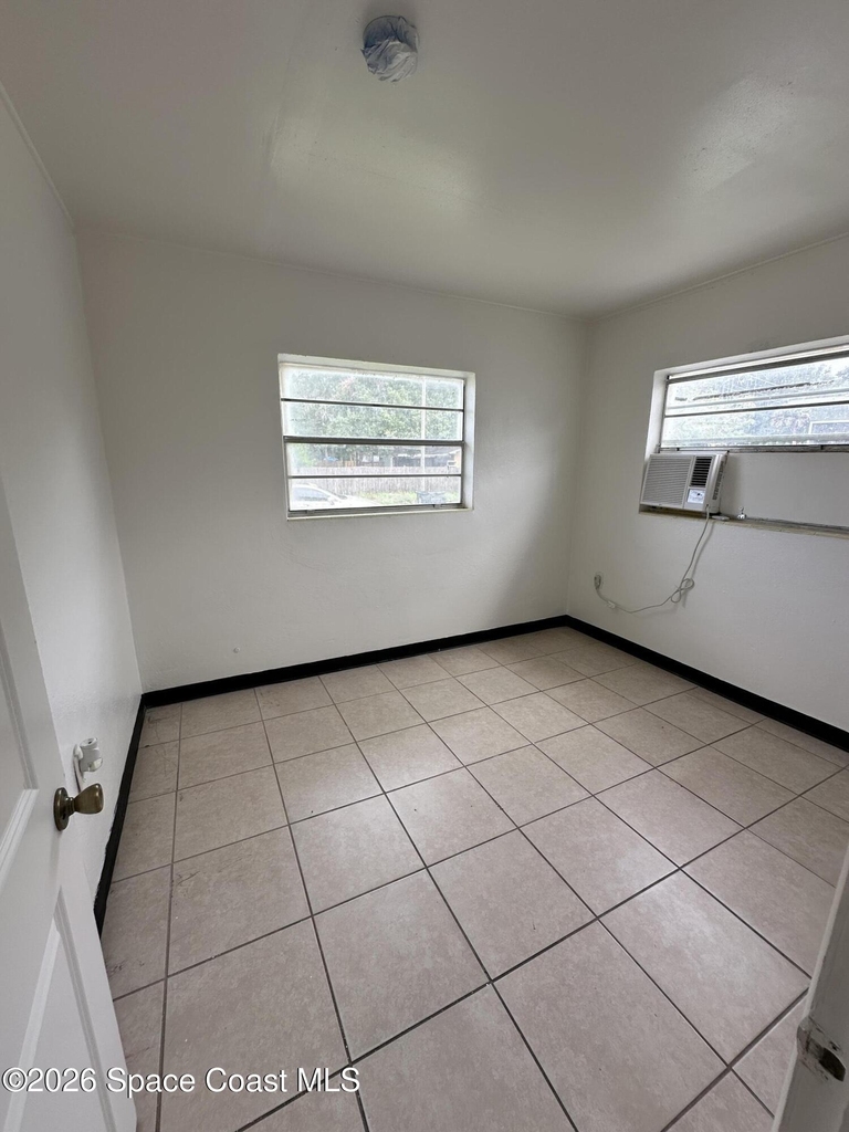 513 Warren Street - Photo 6