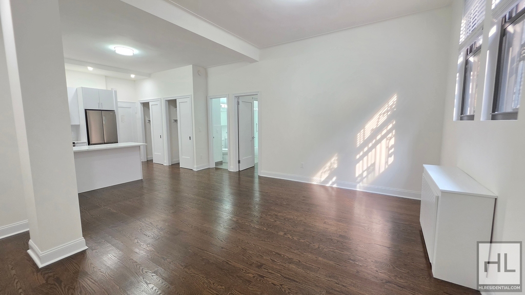 West 68 Street - Photo 2