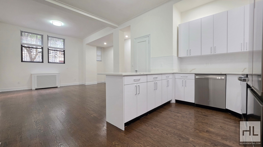 West 68 Street - Photo 0