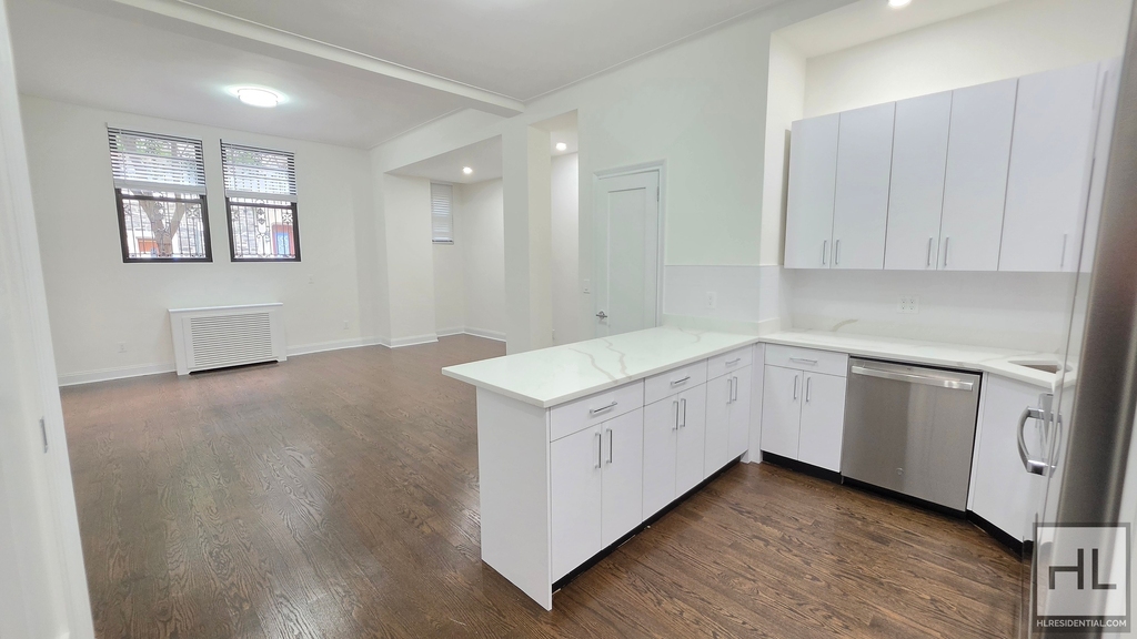 West 68 Street - Photo 6