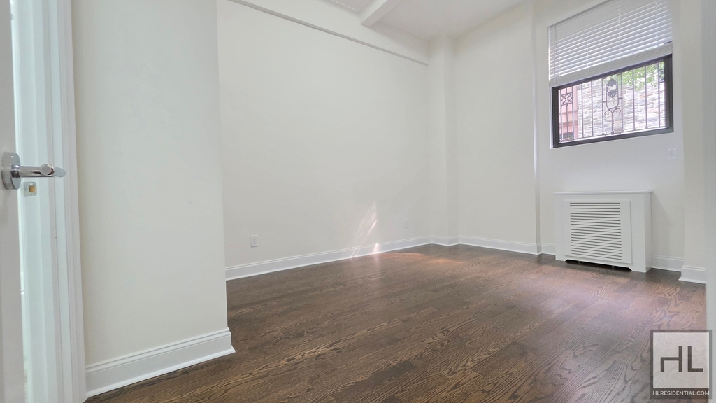 West 68 Street - Photo 3