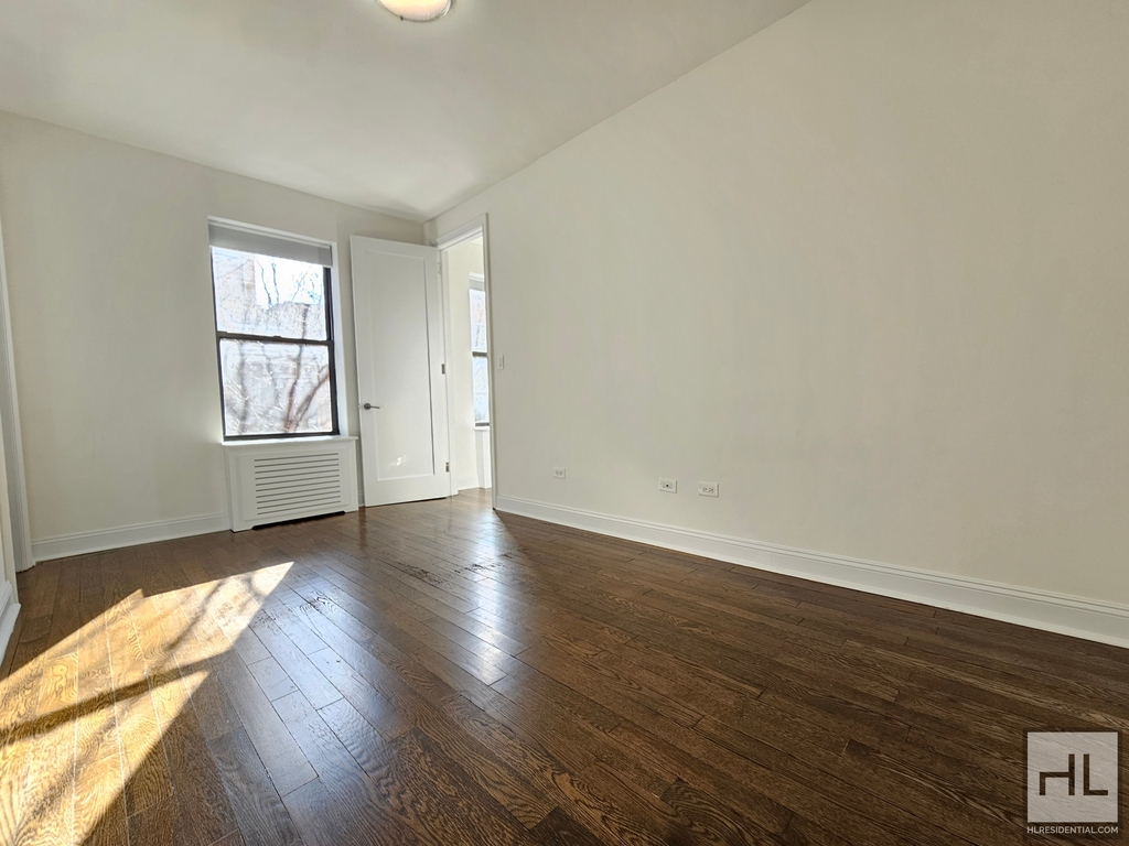 West 12 Street - Photo 4