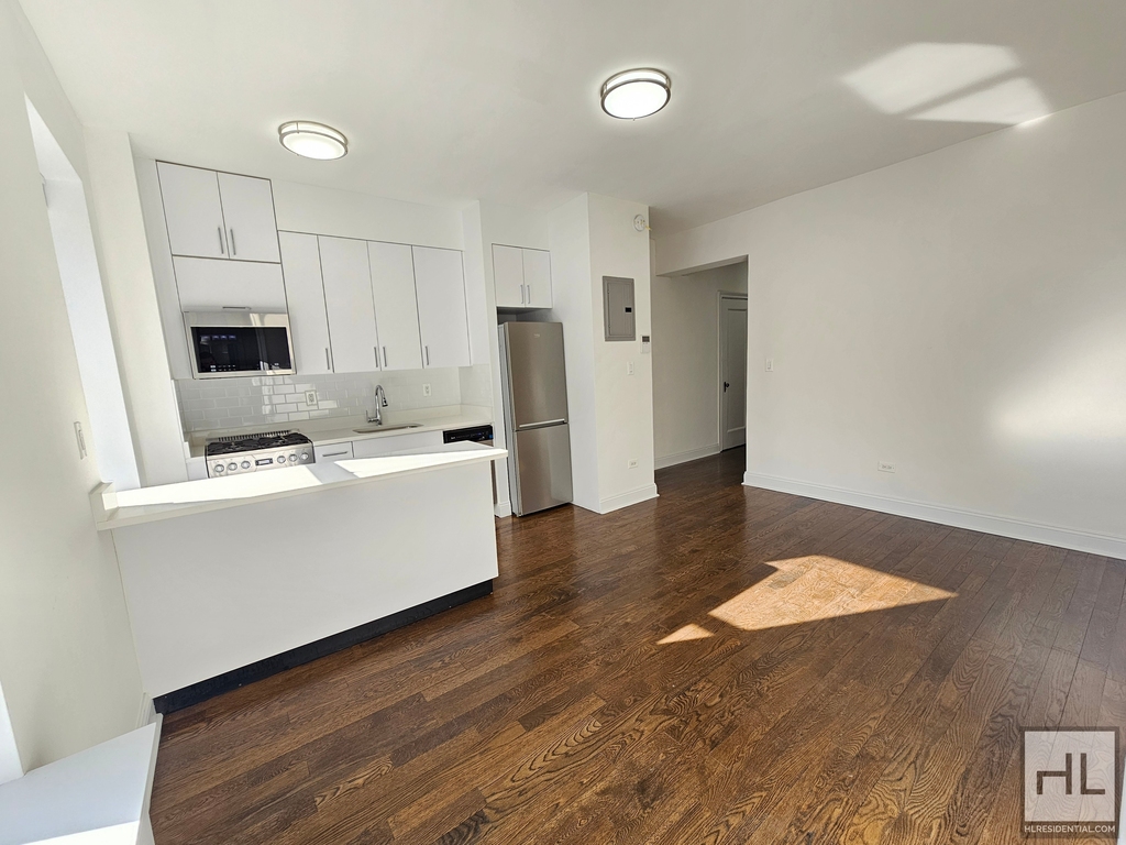 West 12 Street - Photo 2