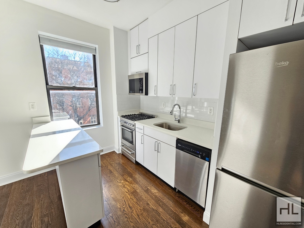West 12 Street - Photo 1