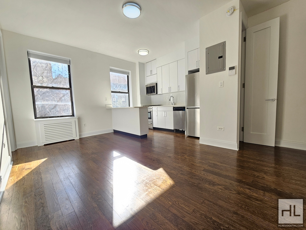 West 12 Street - Photo 0