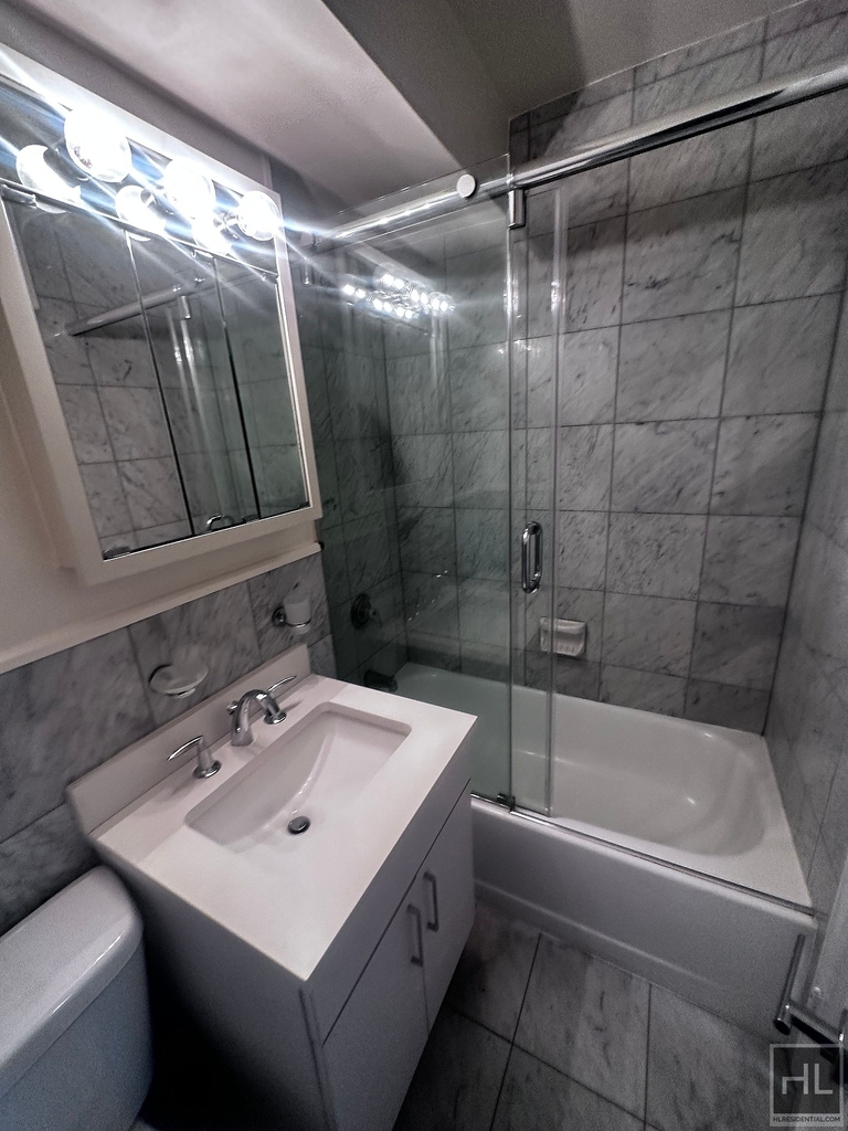 East 35 Street - Photo 5