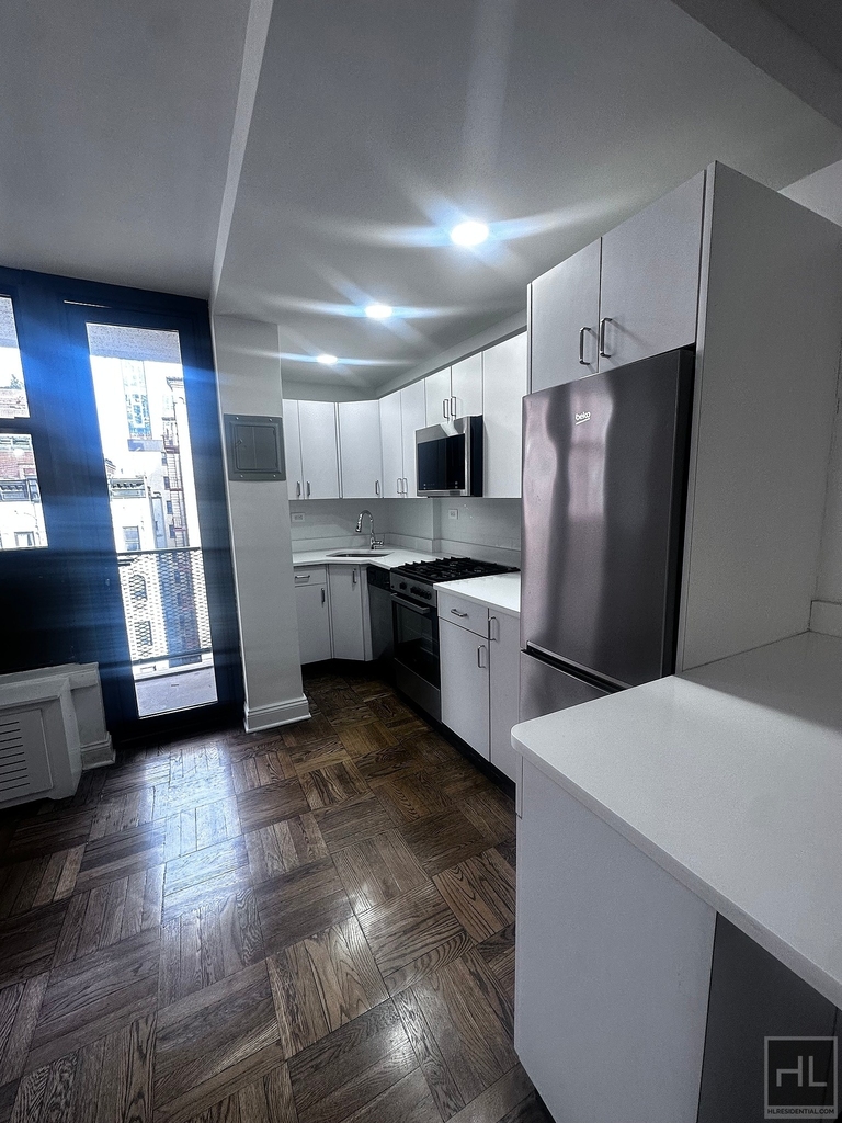 East 35 Street - Photo 3