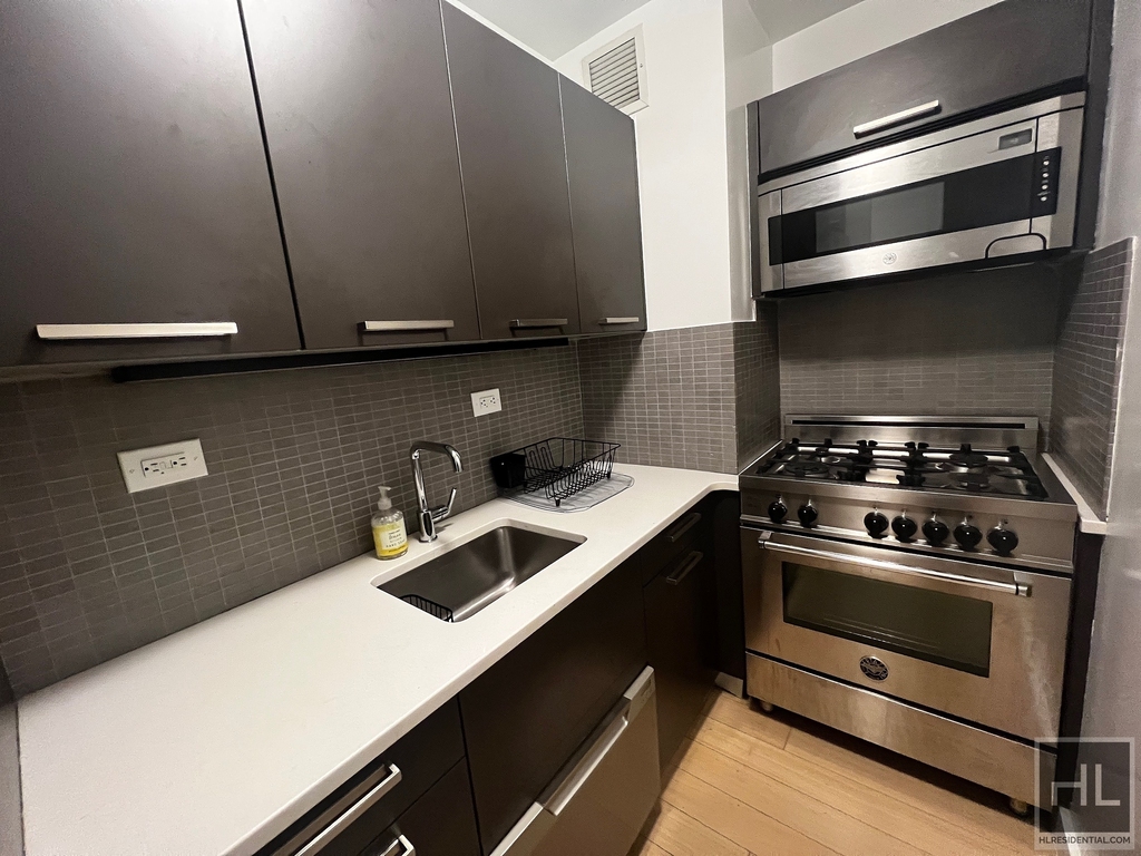 East 39th Street - Photo 4