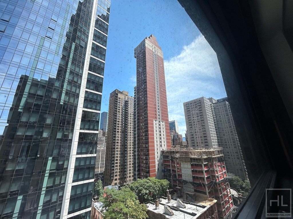 East 39th Street - Photo 10