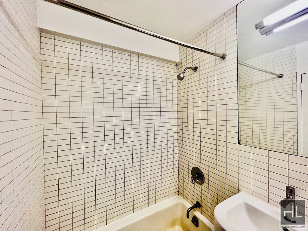 East 39th Street - Photo 11